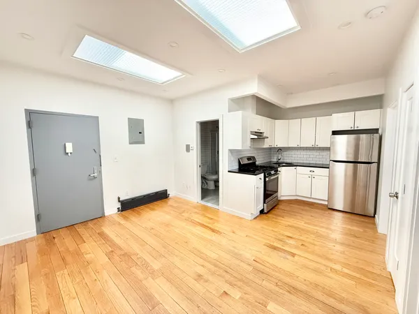 $2,350 | 2013 Flatbush Avenue, Unit 2R | Flatlands
