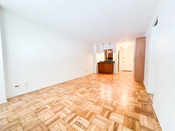 $4,200 | 301 East 22nd Street, Unit 2H | Gramercy