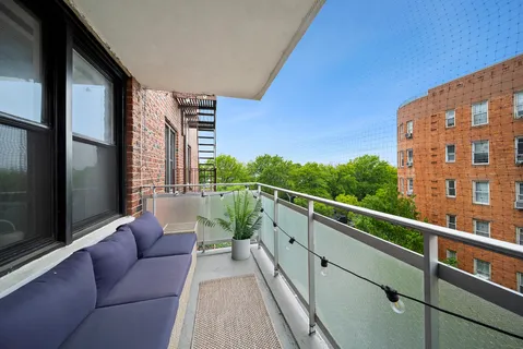 $895,000 | 9511 Shore Road, Unit 505 | Bay Ridge