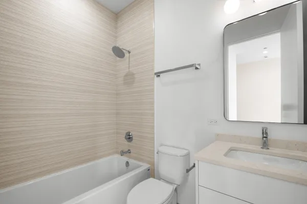 $8,000 | 1327 West Taylor Street, Unit 4, Chicago, IL 60607