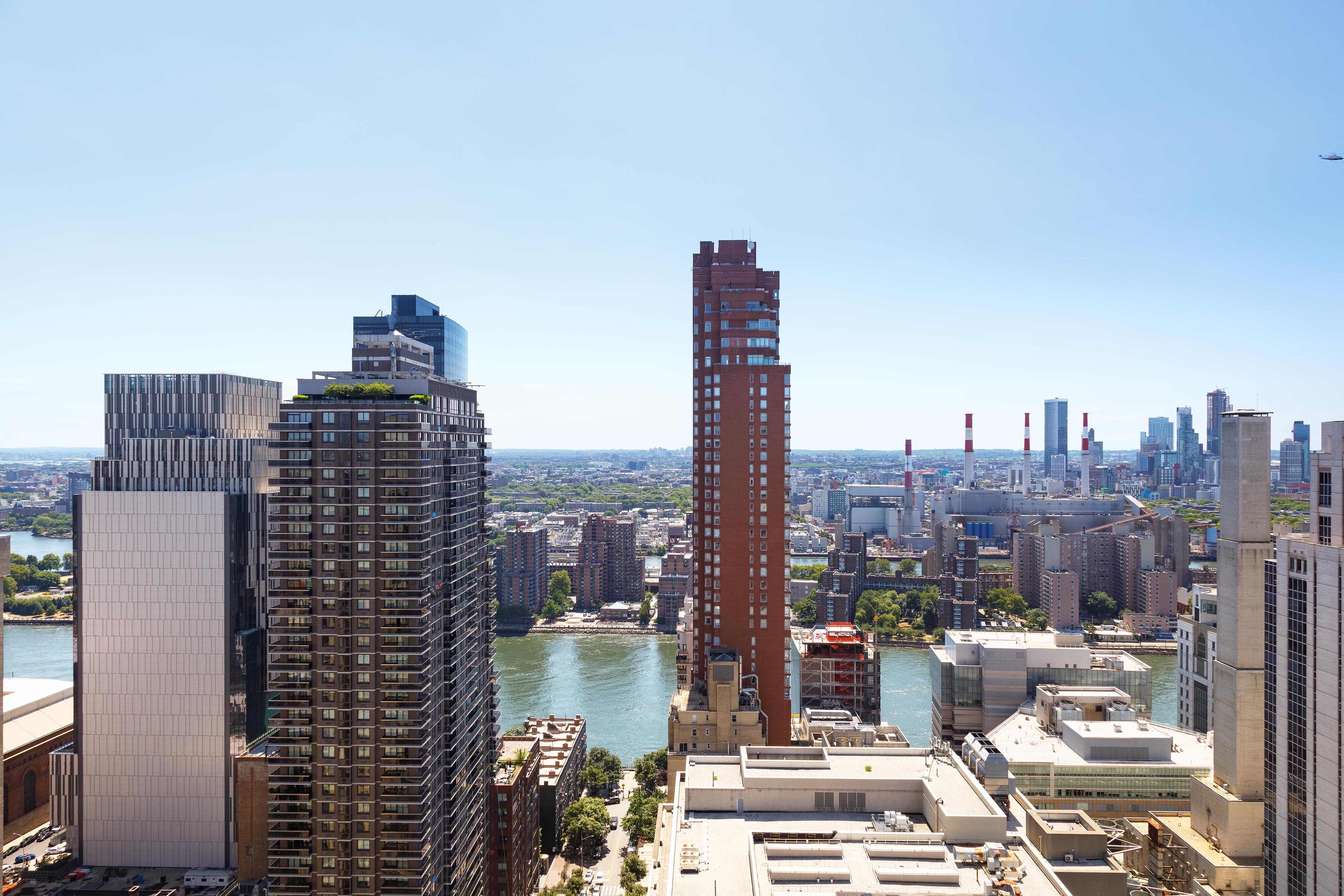 422 East 72nd Street, Unit 37AD Manhattan, NY 10021 - Photo 32 of 38 a picture of city view