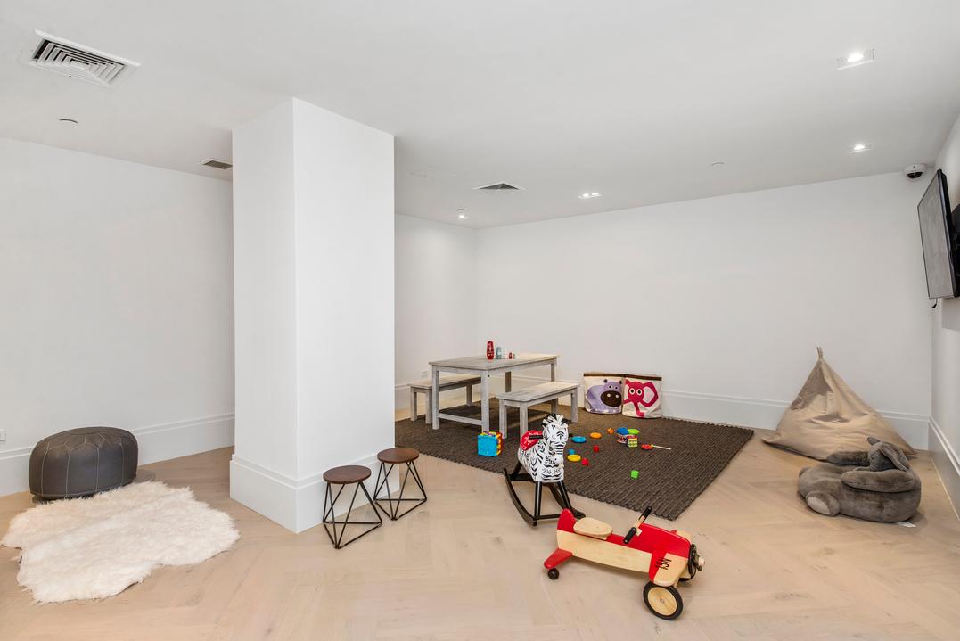 101 Wall Street, Unit 14B Manhattan, NY 10005 - Photo 14 of 15