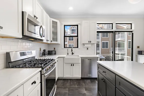 $8,000 | 436 Albany Court, West New York, NJ 07093