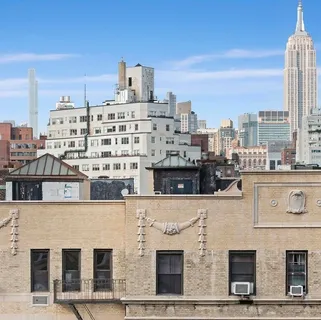 $699,000 | 9 Barrow Street, Unit 6J | West Village