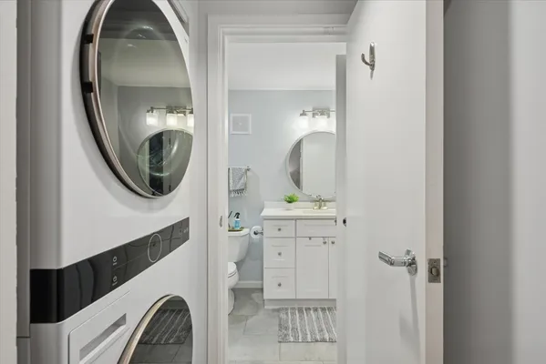 $395,000 | 2804 North Lakewood Avenue, Unit 103, Chicago, IL 60657