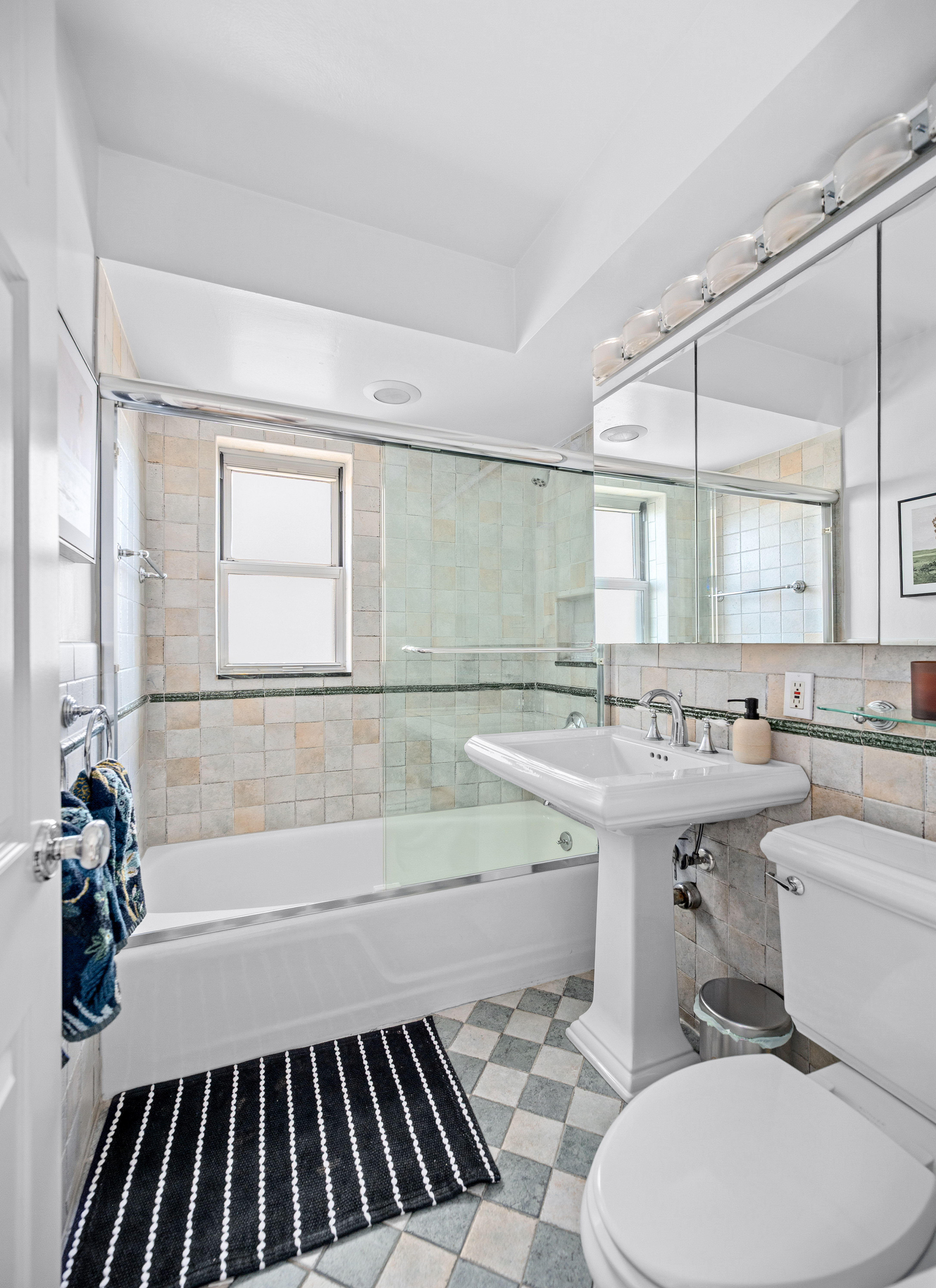 505 East 79th Street, Unit 15K Manhattan, NY 10075 - Photo 10 of 11