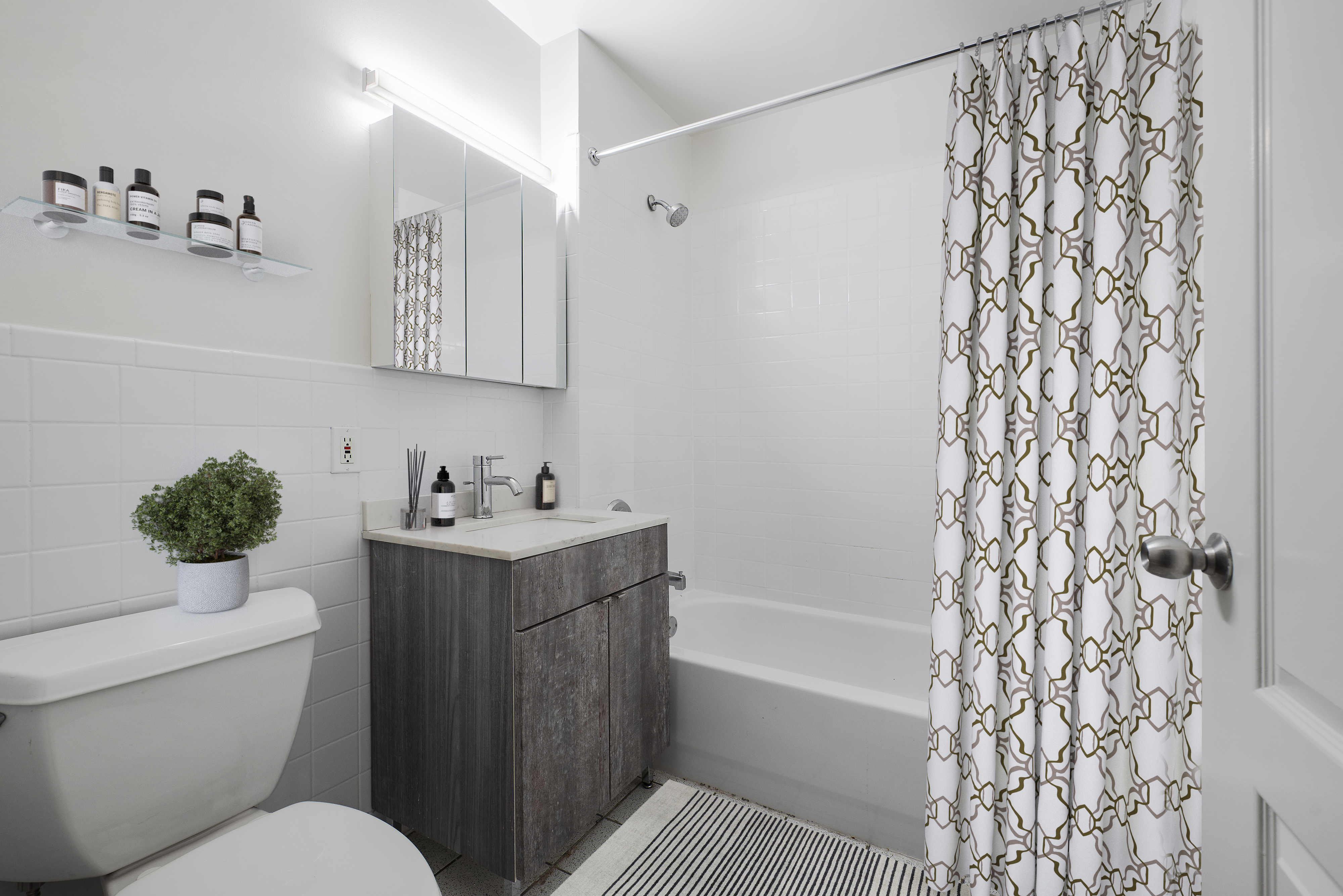 321 West 54th Street, Unit 211 Manhattan, NY 10019 - Photo 6 of 8
