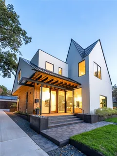 a view of house with a yard