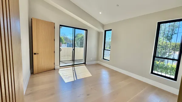 $7,995 | Yarmouth Avenue, Encino, CA 91316