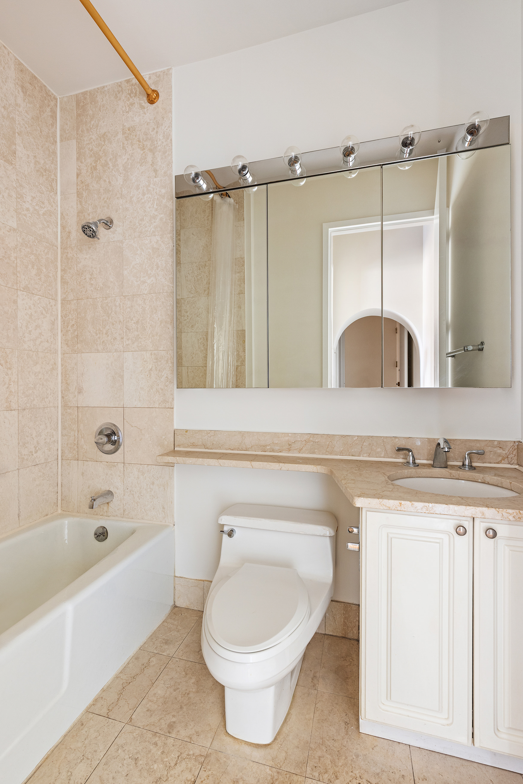 120 East 87th Street, Unit R14H Manhattan, NY 10128 - Photo 12 of 18 Gallery Image 12
