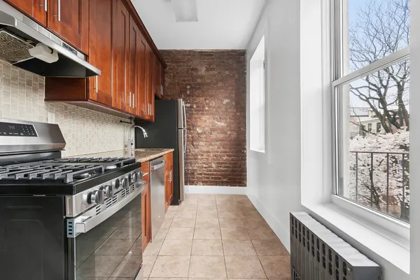 $4,400 | 100 Bergen Street, Unit 3 | Boerum Hill