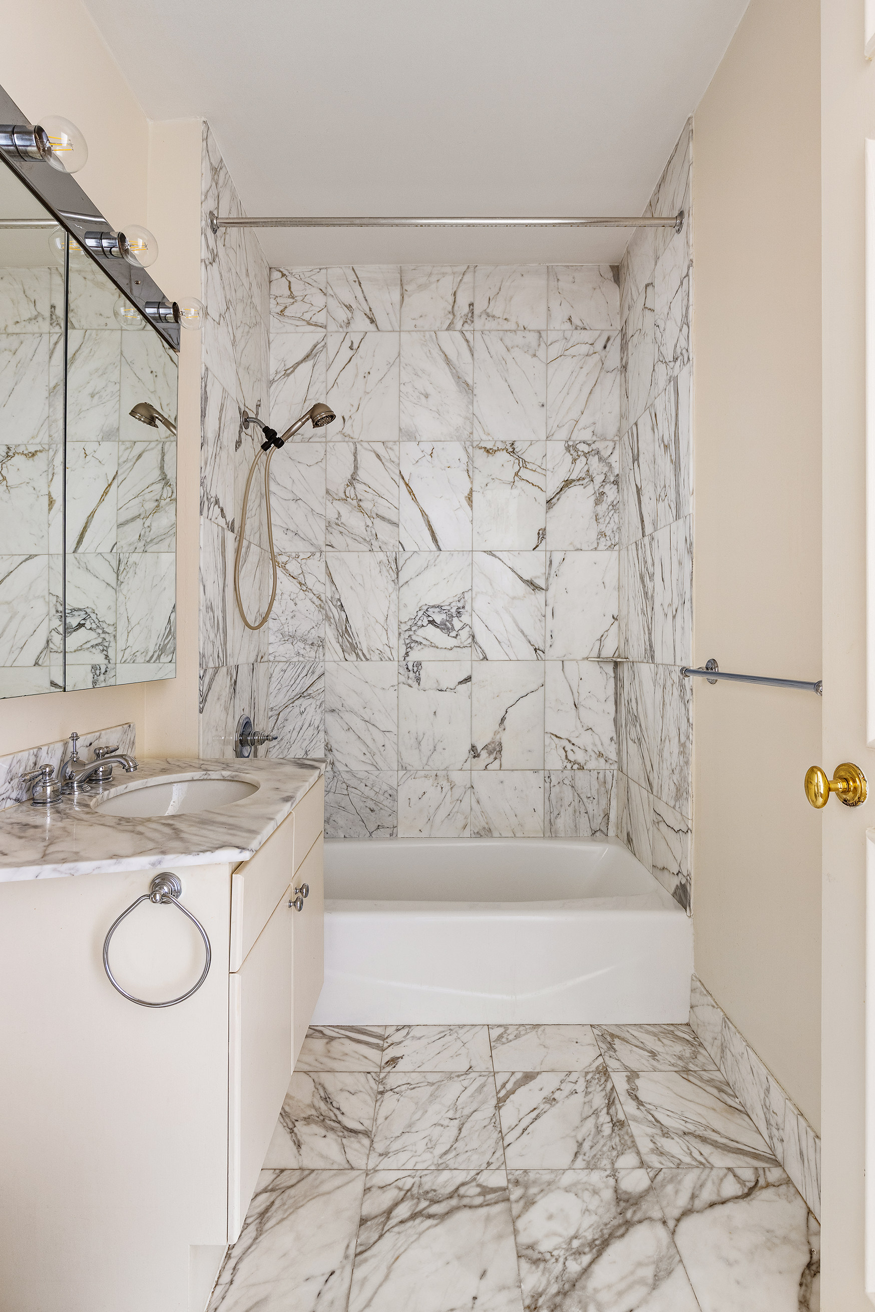 308 East 72nd Street, Unit 14A Manhattan, NY 10021 - Photo 8 of 17 Gallery Image 8