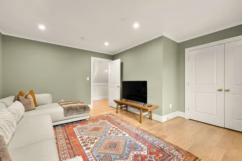 $4,100,000 | 5537 Hawthorne Place Northwest, Washington, DC 20016
