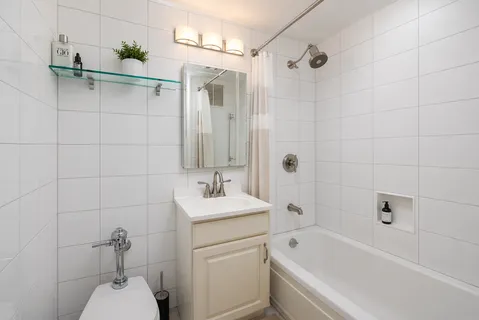 $525,000 | 20 Jane Street, Unit 3A | West Village