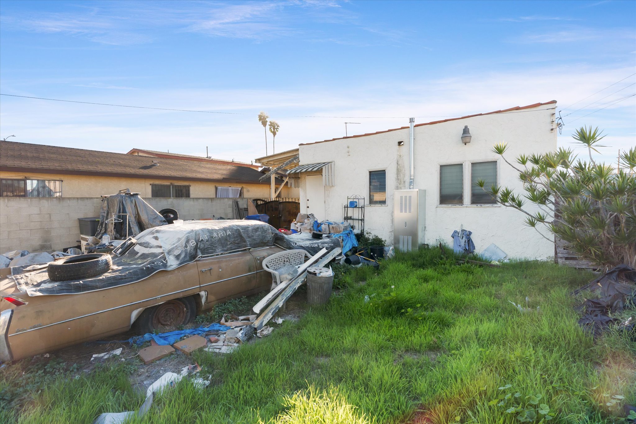 6326 5th Avenue Los Angeles, CA 90043 - Photo 8 of 14 a front view of a house with garden