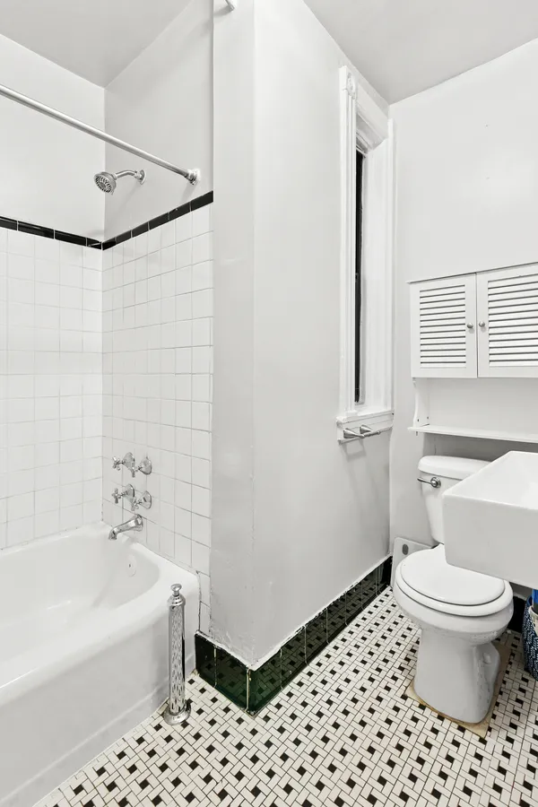 $4,000 | 25 Leroy Street, Unit 11 | West Village