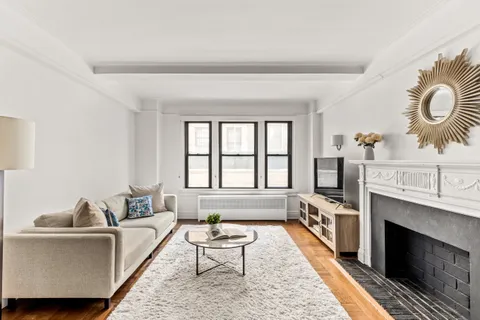 $1,350,000 | 70 East 96th Street, Unit 2D | Upper East Side