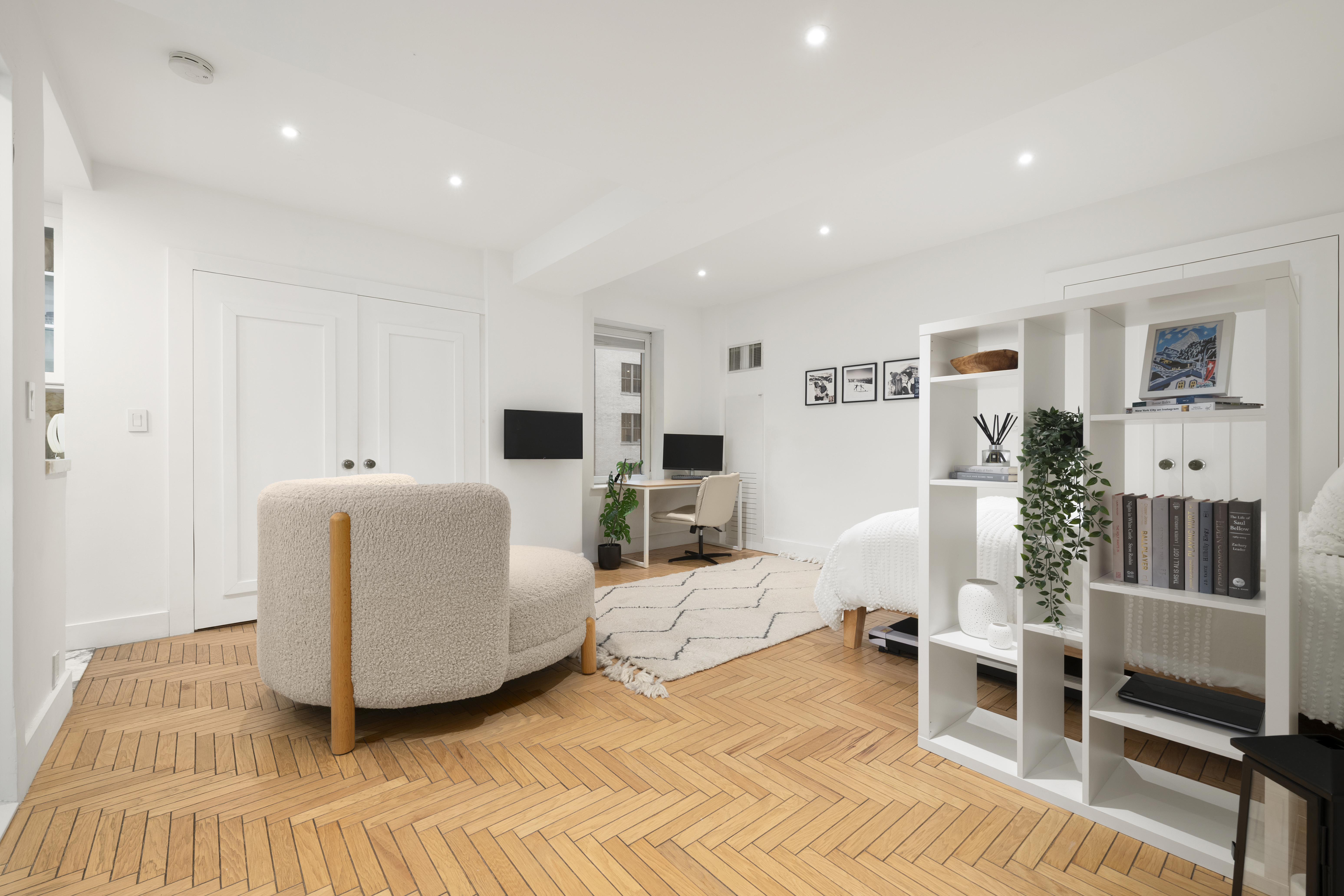 106 Central Park South, Unit 9J Manhattan, NY 10019 - Photo 9 of 18 Gallery Image 9