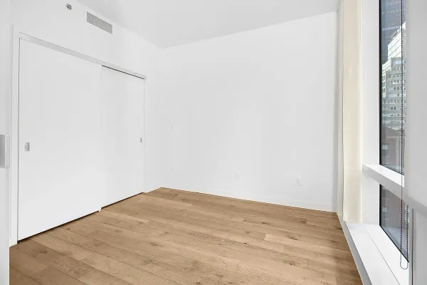 $899,000 | 325 Lexington Avenue, Unit 15C | Murray Hill