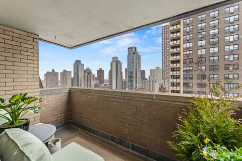 $799,000 | 245 East 87th Street, Unit 17C | Upper East Side