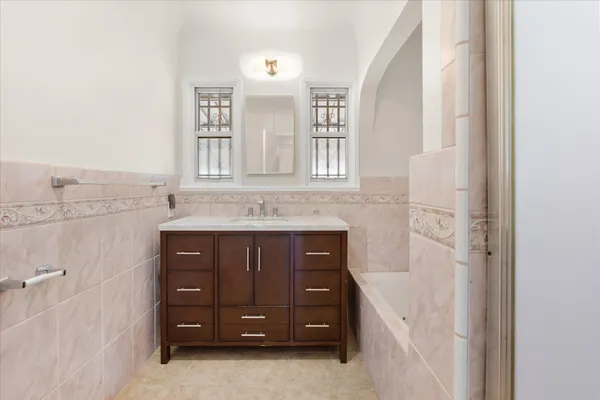 $824,995 | 10233 South 3rd Avenue, Inglewood, CA 90303