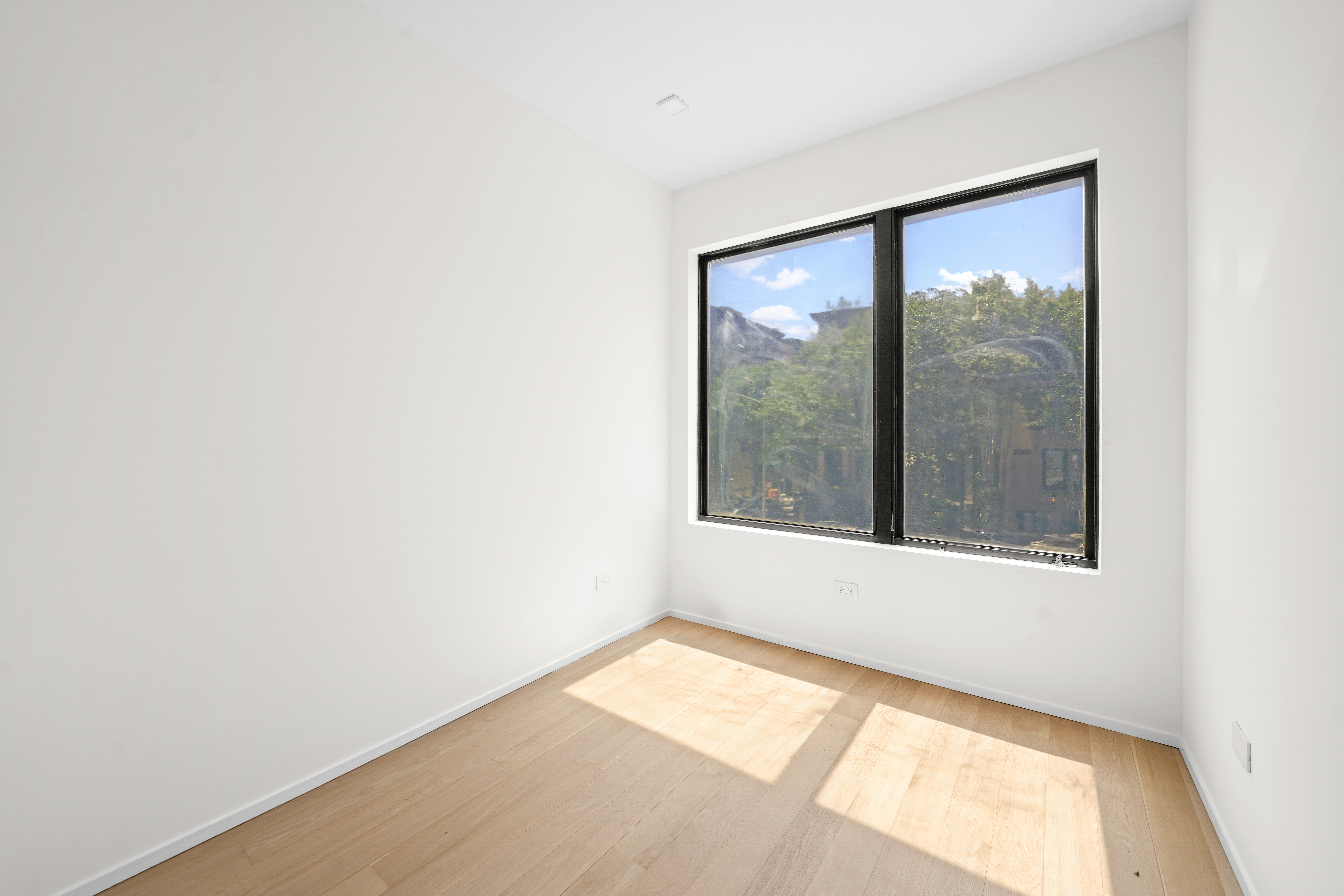 953 St Nicholas Avenue, Unit 1 Manhattan, NY 10032 - Photo 6 of 15 a view of an empty room with a window
