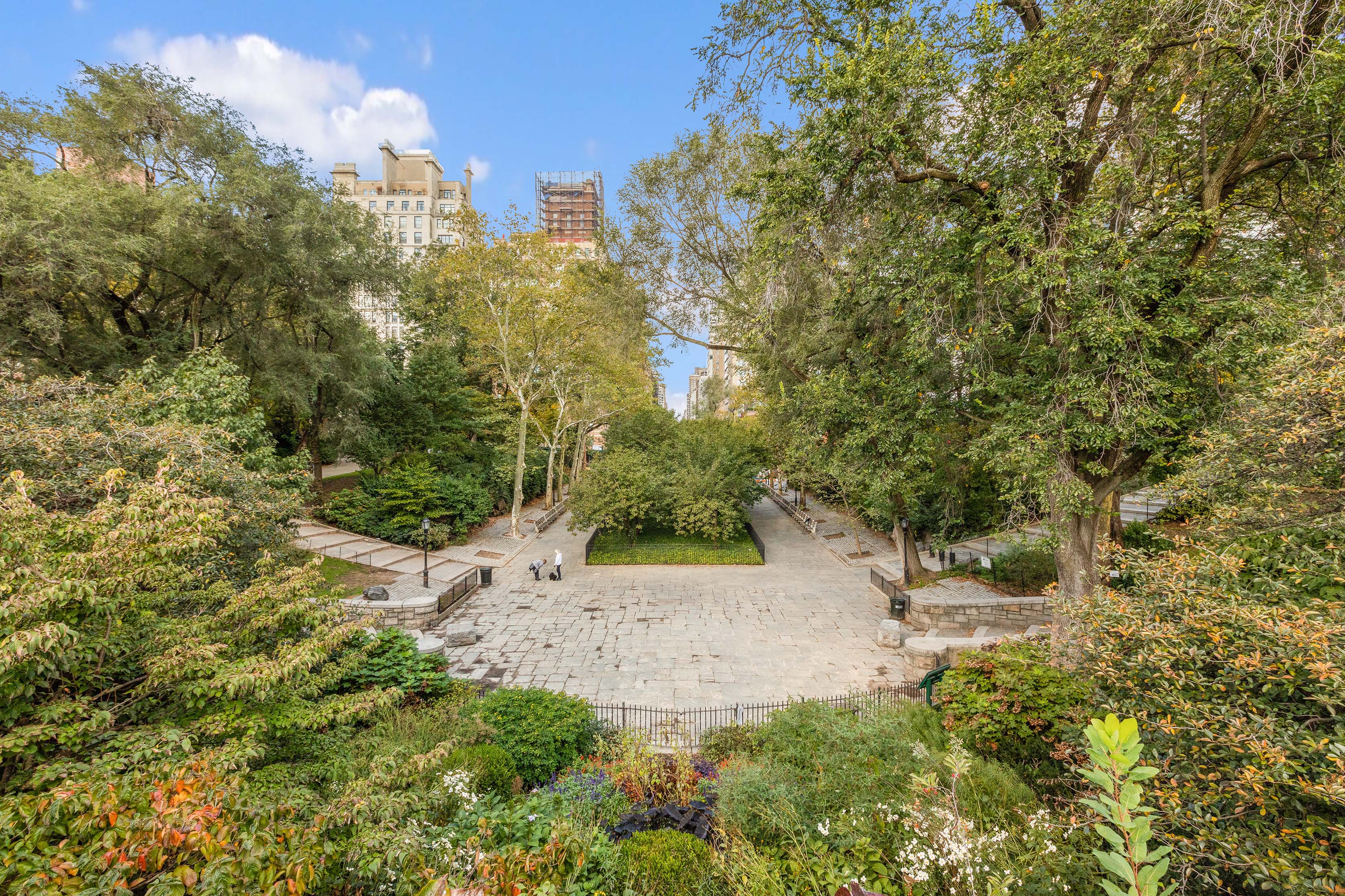1582 York Avenue, Unit 3A Manhattan, NY 10028 - Photo 9 of 10 a view of a yard with plants and a building