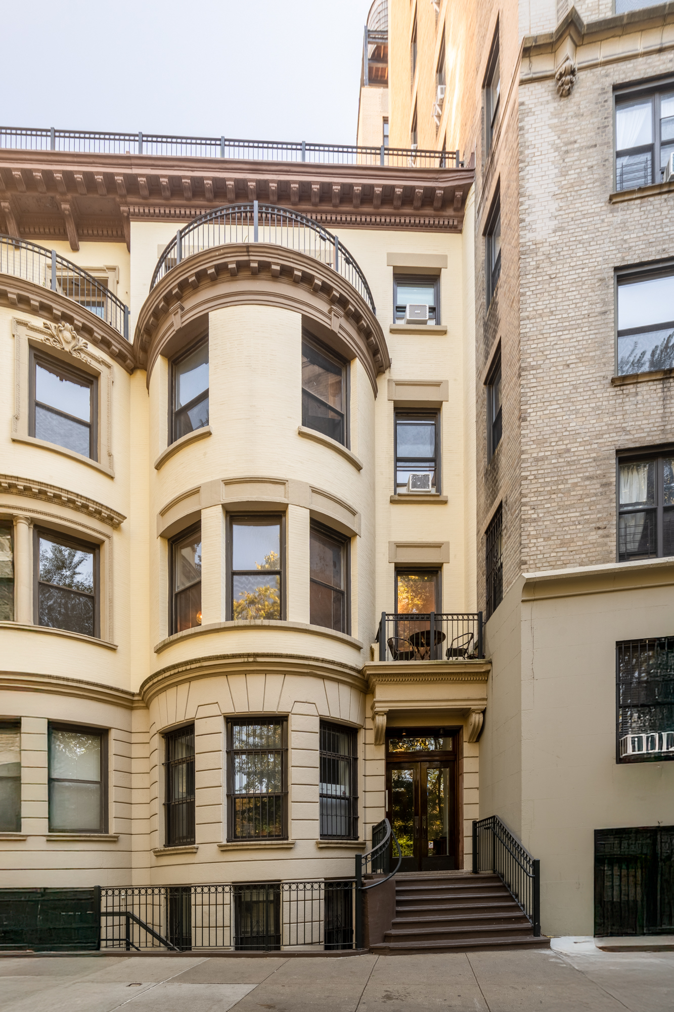 292 Riverside Drive, Unit 3C Manhattan, NY 10025 - Photo 8 of 9 a front view of a building