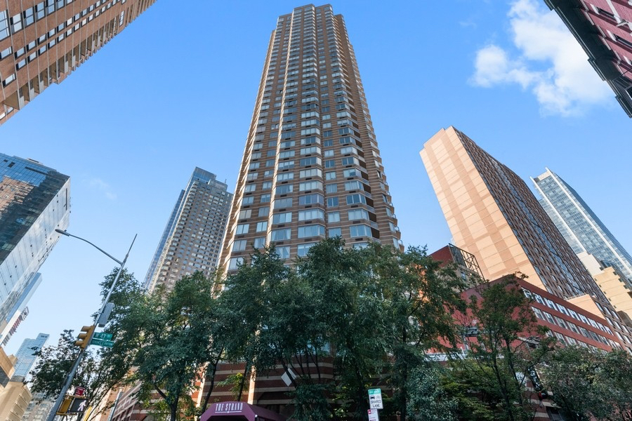 500 West 43rd Street, Unit 17D Manhattan, NY 10036 - Photo 14 of 15