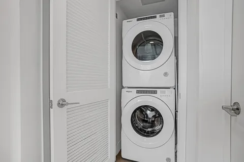 $610,000 | 159 Northeast 6th Street, Unit 3214, Miami, FL 33132