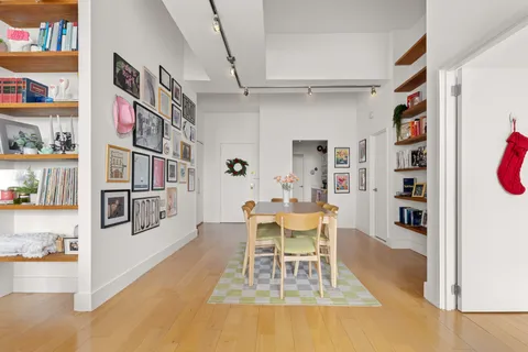 $1,250,000 | 310 East 46th Street, Unit 22U | Midtown East