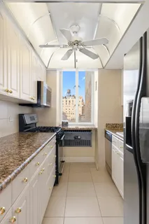 $1,650,000 | 333 East 69th Street, Unit 10H | Lenox Hill