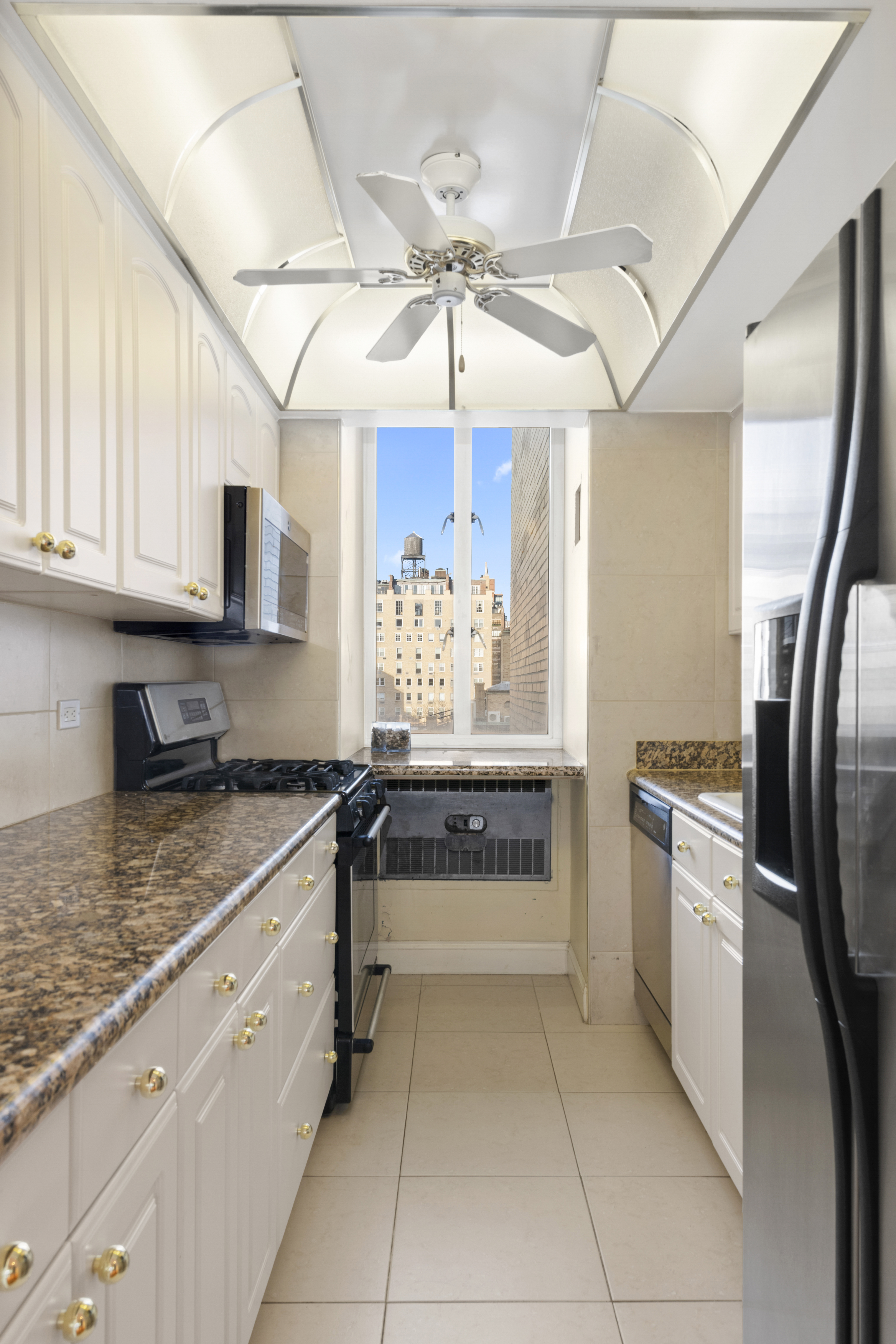 333 East 69th Street, Unit 10H Manhattan, NY 10021 - Photo 6 of 13