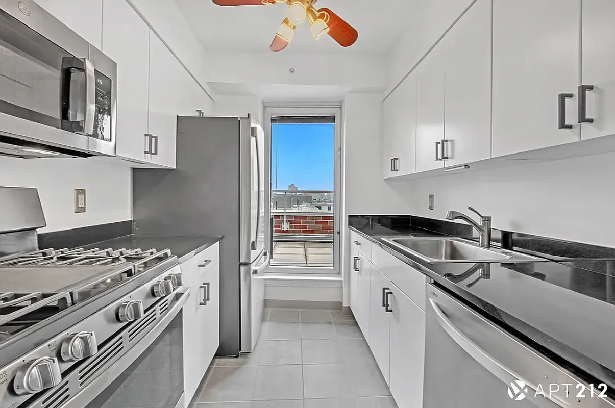 $1,130,000 | 330 West 145th Street, Unit PH6 | Central Harlem