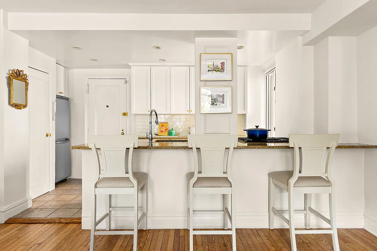 61 West 9th Street, Unit 8E Manhattan, NY 10011 - Photo 4 of 9