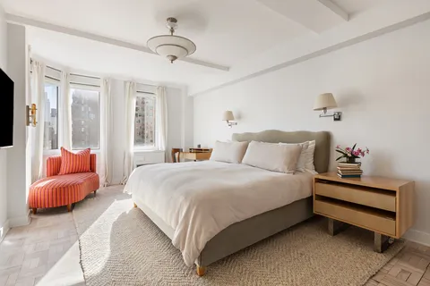 $2,350,000 | 20 East 74th Street, Unit 14B | Lenox Hill