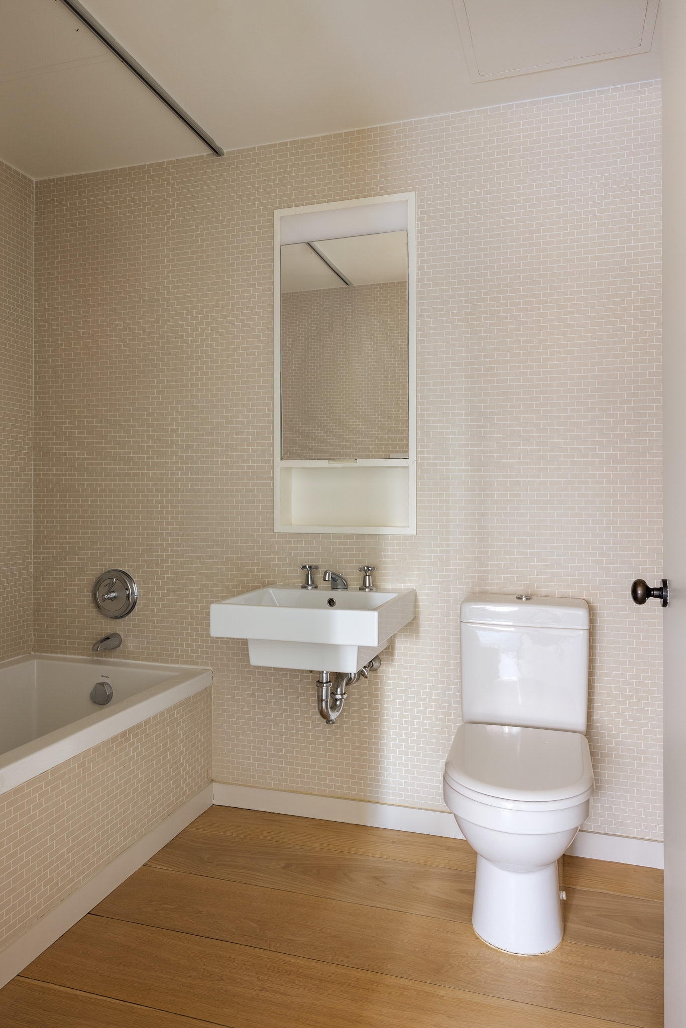 456 West 19th Street, Unit PHH Manhattan, NY 10011 - Photo 16 of 21 a bathroom with a toilet a sink and a bathtub