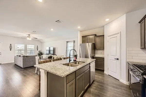 $2,100 | 706 Spur Ridge, Princeton, TX 75407