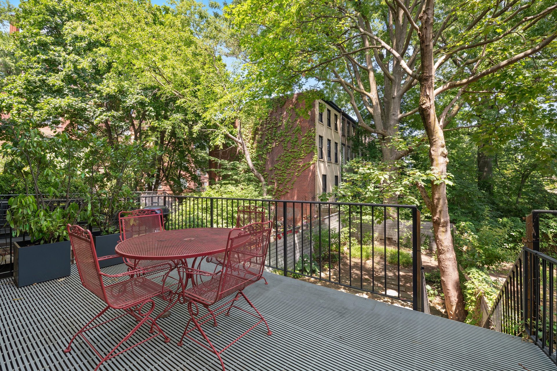 73 St James Place, Unit 2 Brooklyn, NY 11238 - Photo 5 of 15 a backyard of a house with table and chairs