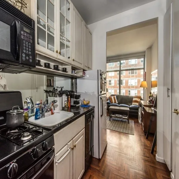$650,000 | 250 East 54th Street, Unit 22B | Midtown East