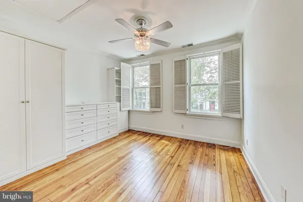 $1,200,000 | 524 10th Street Southeast, Washington, DC 20003