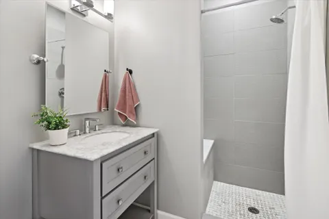 $570,000 | 3806 North Damen Avenue, Unit 2, Chicago, IL 60618