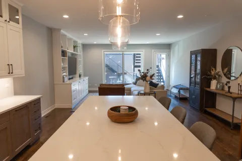 $960,000 | 940 North Wolcott Avenue, Unit 1, Chicago, IL 60622