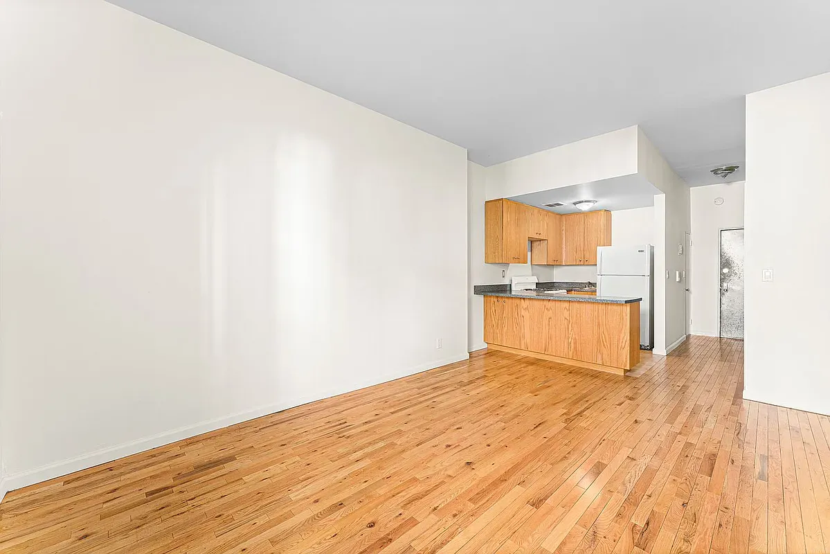 $2,800 | 445 West 48th Street, Unit 1C | Hell's Kitchen