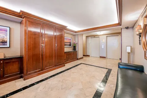 $840,000 | 520 East 76th Street, Unit 11C | Lenox Hill