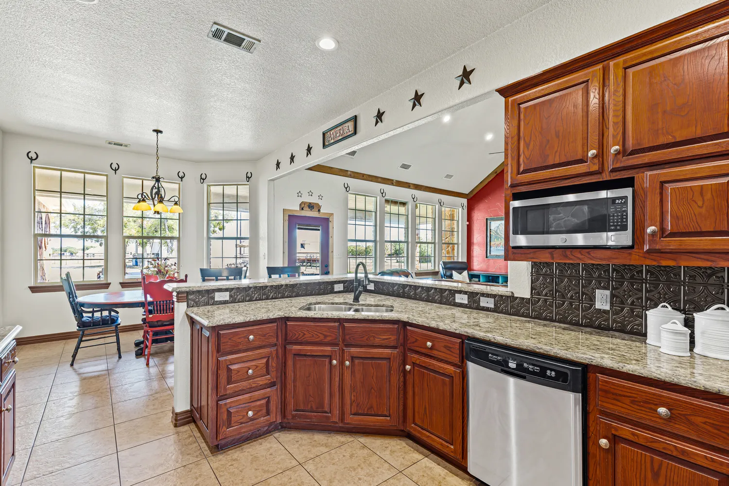 $1,049,000 | 216 Megan Court, Hudson Oaks, TX 76087