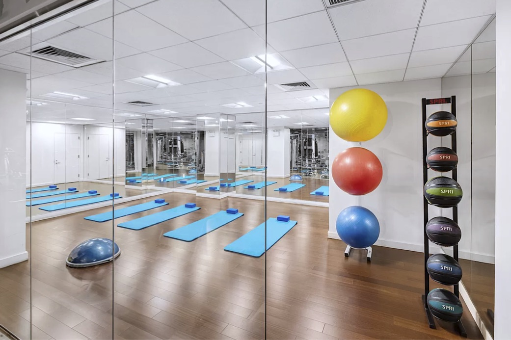 88 Greenwich Street, Unit 3003 Manhattan, NY 10006 - Photo 13 of 19 a kitchen with a chandelier a dining table and chairs