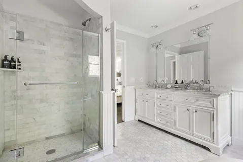 $3,590,000 | 344 Accabonac Road, East Hampton, NY 11937