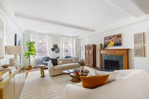 $2,699,000 | 320 East 72nd Street, Unit 5B | Lenox Hill