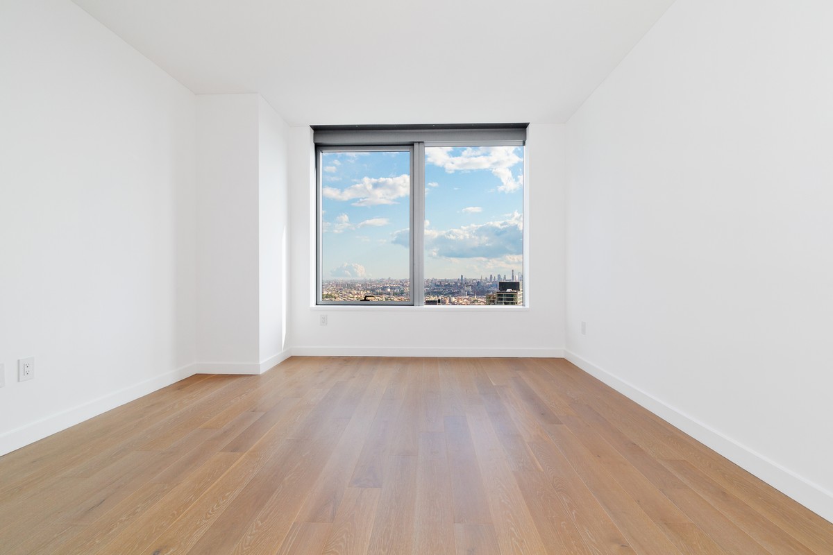 3 Court Square, Unit 5010 Queens, NY 11101 - Photo 2 of 9